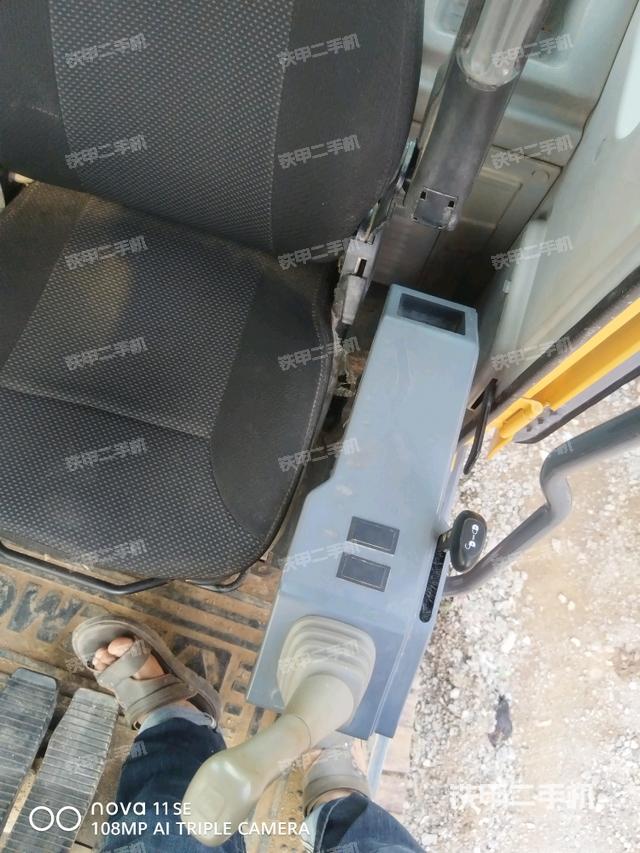 座椅右側(cè)控制臺(tái)/鑰匙門/油門/含右手柄（駕駛室部分）