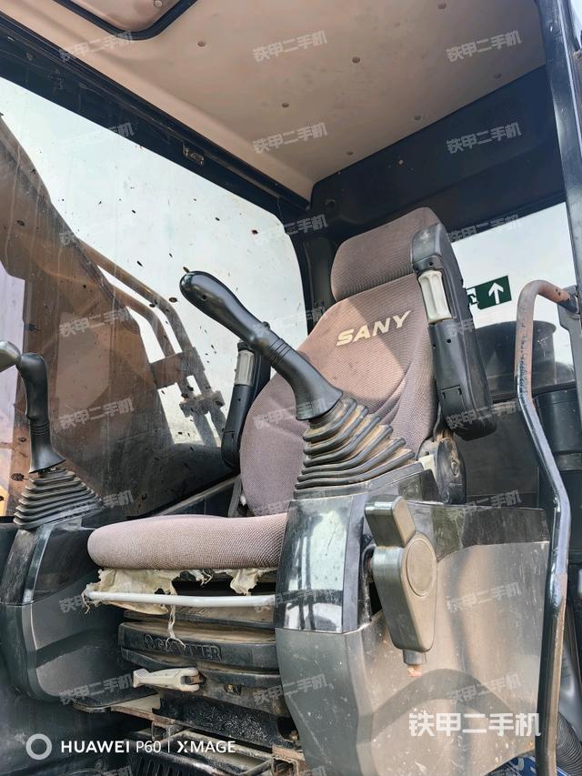 駕駛室整體（整機外觀）