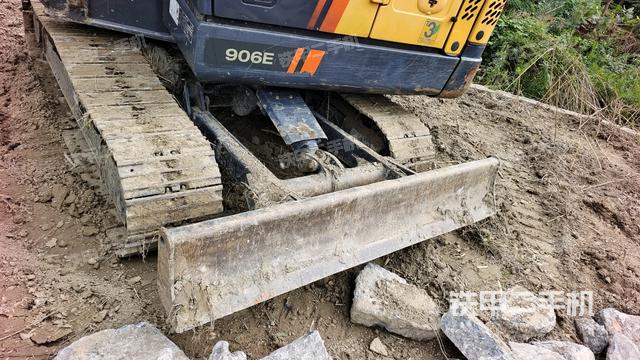 轉(zhuǎn)盤和下車架正前（工作和回轉(zhuǎn)裝置）