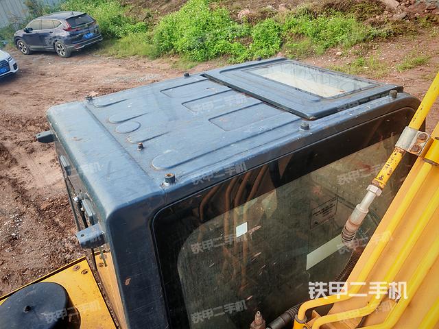 驾驶室顶部（整机外观）