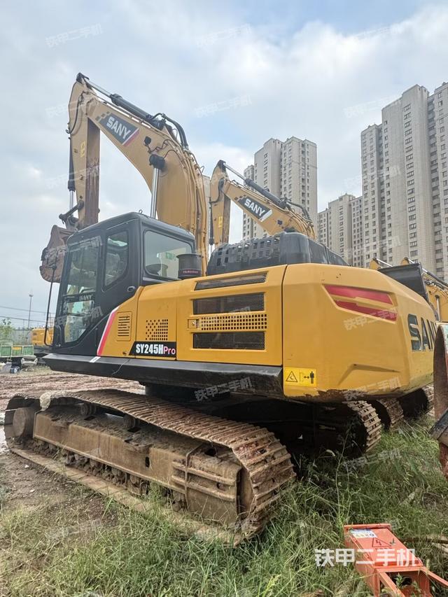 駕駛室整體（整機外觀）