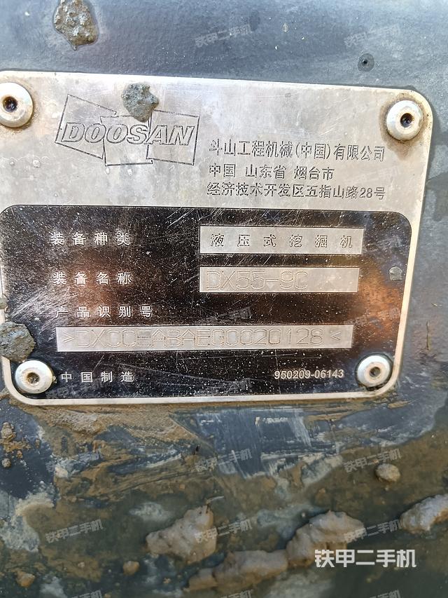 回转马达和主控阀（整机外观）