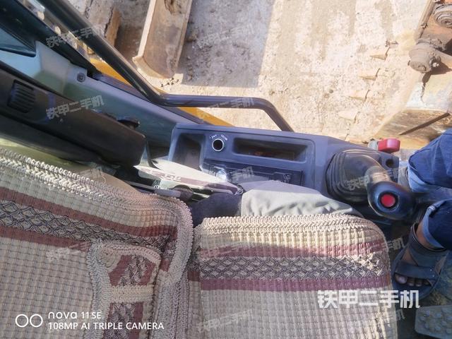 座椅右侧控制台/钥匙门/油门/含右手柄（驾驶室部分）