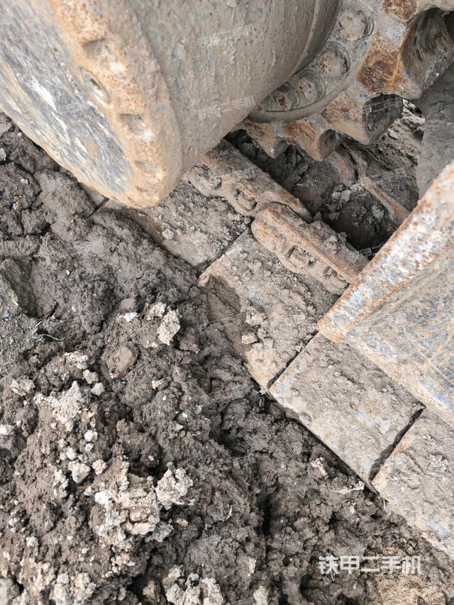 右驅(qū)動輪（行走機構(gòu)）