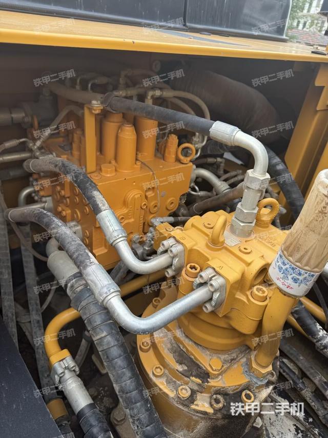 回轉(zhuǎn)馬達和主控閥（整機外觀）