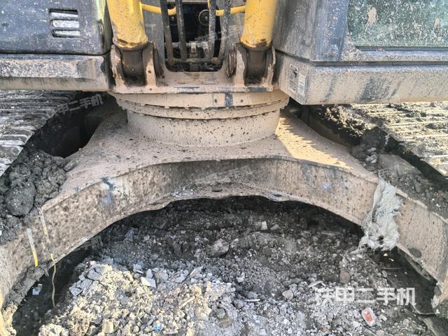 轉(zhuǎn)盤和下車架正前（工作和回轉(zhuǎn)裝置）