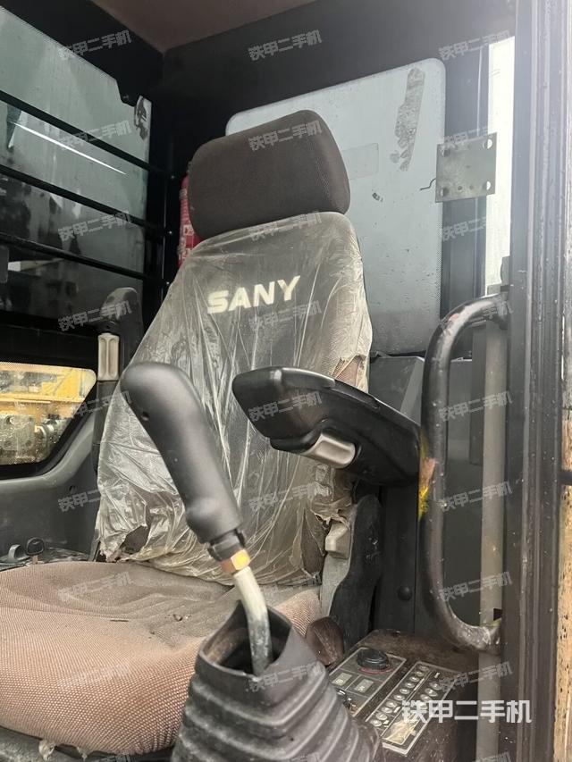 驾驶室整体（整机外观）