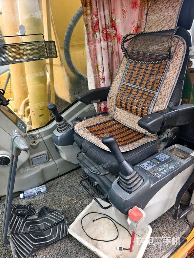 駕駛室整體（整機(jī)外觀）