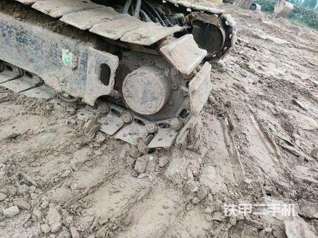 左驅(qū)動輪（行走機構(gòu)）