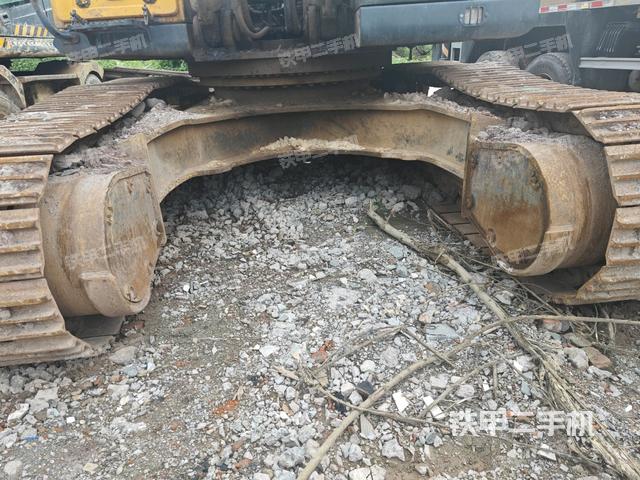 轉(zhuǎn)盤和下車架正前（工作和回轉(zhuǎn)裝置）