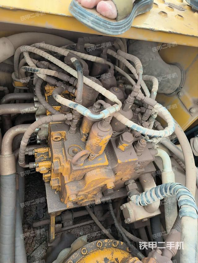 回轉(zhuǎn)馬達和主控閥（整機外觀）