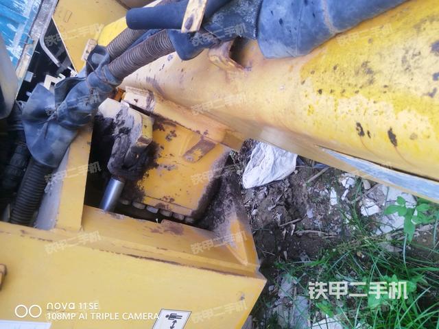 前車架正右側(cè)（壓路機前后車架）