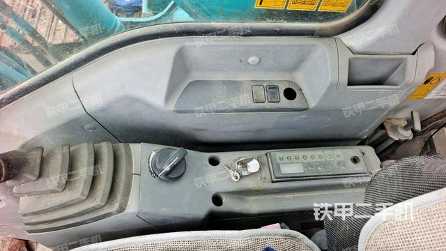 座椅右側(cè)控制臺/鑰匙門/油門/含右手柄（駕駛室部分）