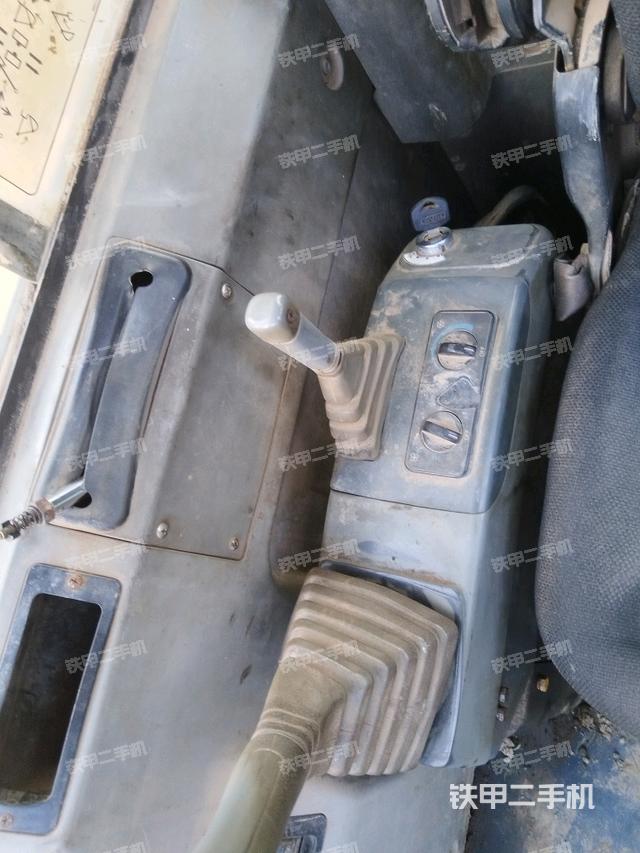 座椅右側(cè)控制臺/鑰匙門/油門/含右手柄（駕駛室部分）