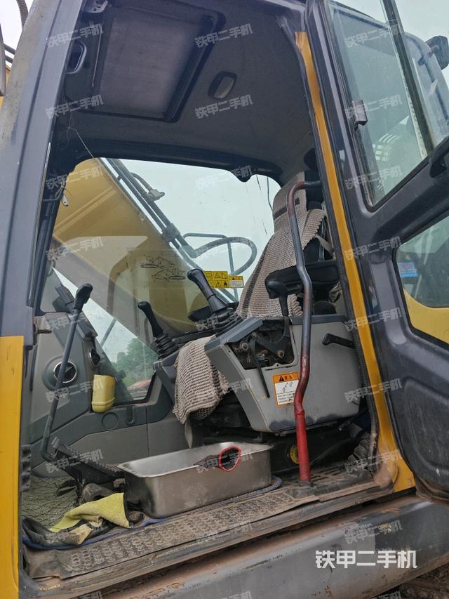 右侧玻璃角标（驾驶室部分）