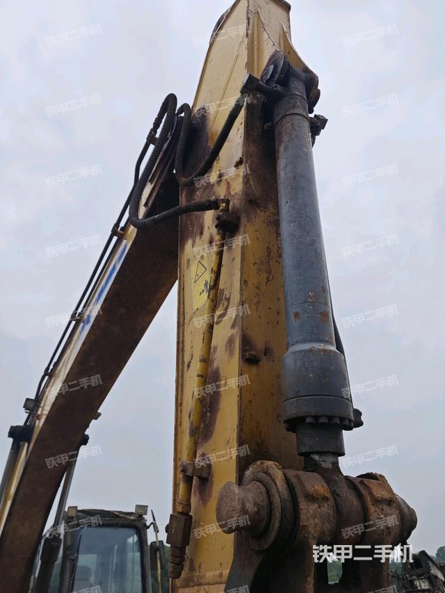 小臂整体右前（工作和回转装置）