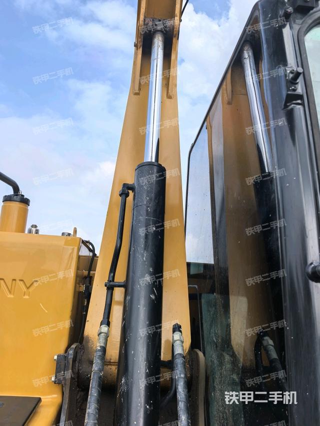 轉(zhuǎn)盤和下車架正前（工作和回轉(zhuǎn)裝置）