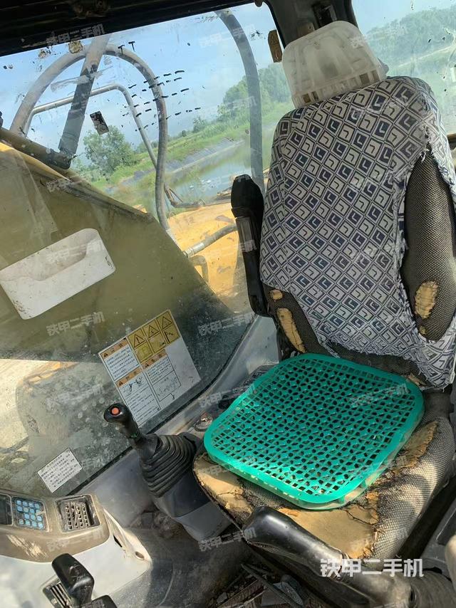 駕駛室整體（整機外觀）