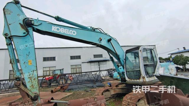 神鋼SK200挖掘機