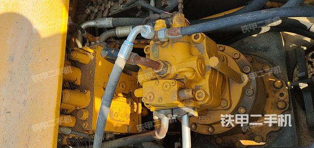 回轉(zhuǎn)馬達(dá)和主控閥（整機(jī)外觀）