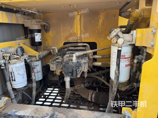 液壓泵艙室正面整體（整機(jī)外觀）