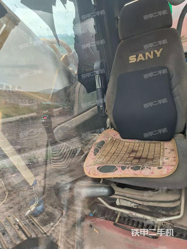 駕駛室整體（整機外觀）