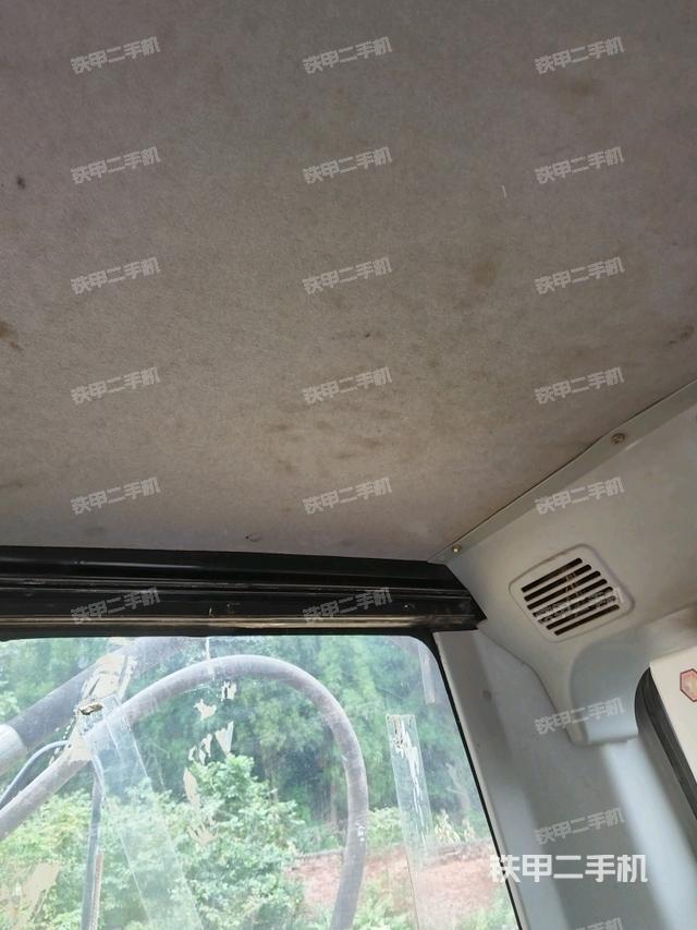 后窗玻璃角標（駕駛室部分）