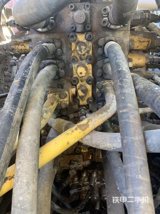 回轉(zhuǎn)馬達(dá)和主控閥（整機外觀）