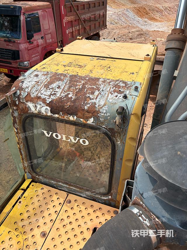 驾驶室顶部（整机外观）