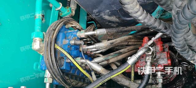 回轉(zhuǎn)馬達(dá)和主控閥（整機(jī)外觀）