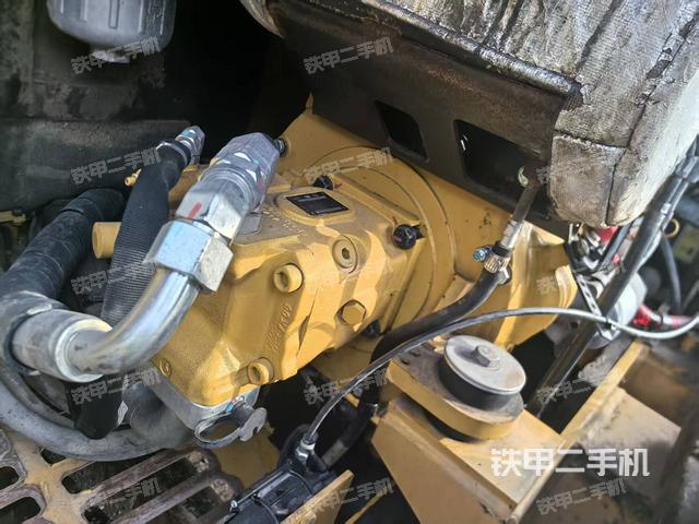 液壓泵艙室正面整體（整機(jī)外觀）