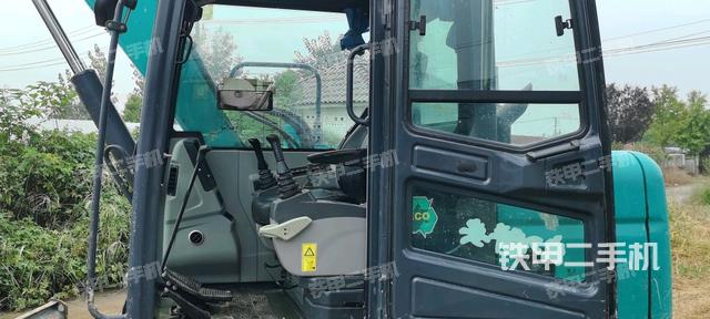 駕駛室整體（整機(jī)外觀）