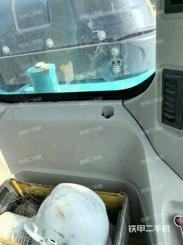 后窗玻璃角標（駕駛室部分）