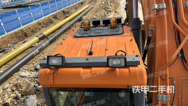 駕駛室頂部（整機(jī)外觀）