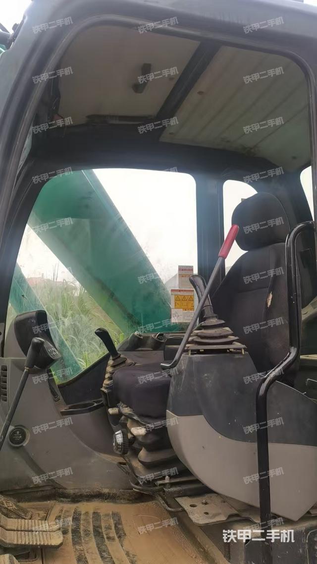 駕駛室頂部（整機(jī)外觀）