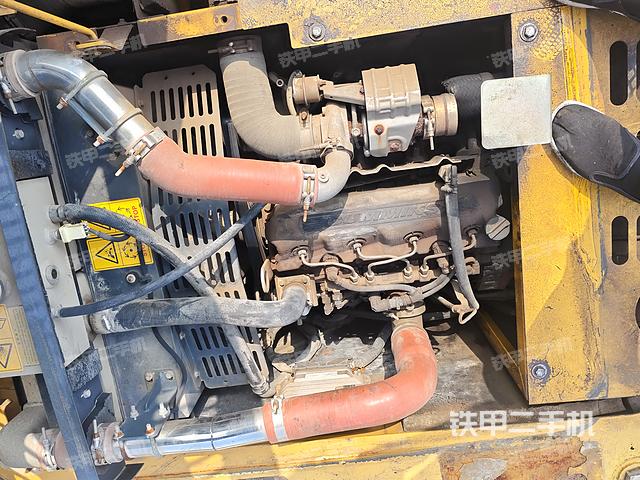 回转马达和主控阀（整机外观）