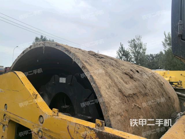 前車架正右側(cè)（壓路機(jī)前后車架）