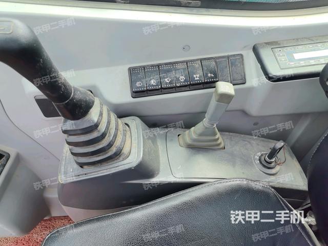 座椅右側(cè)控制臺/鑰匙門/油門/含右手柄（駕駛室部分）