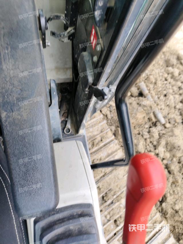 座椅左侧控制台/音响/含左手柄（驾驶室部分）