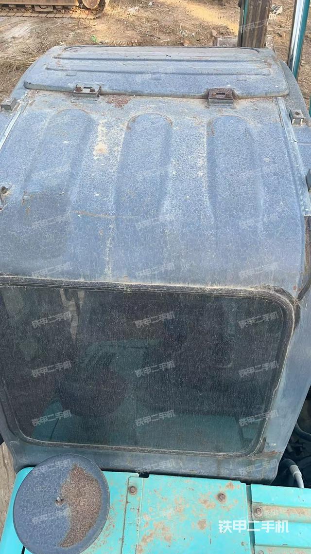 駕駛室頂部（整機外觀）