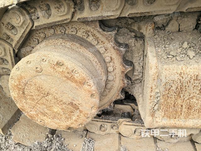 右驅(qū)動輪（行走機構(gòu)）