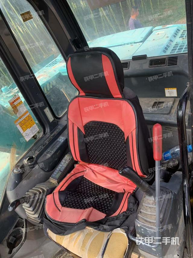 駕駛室整體（整機外觀）