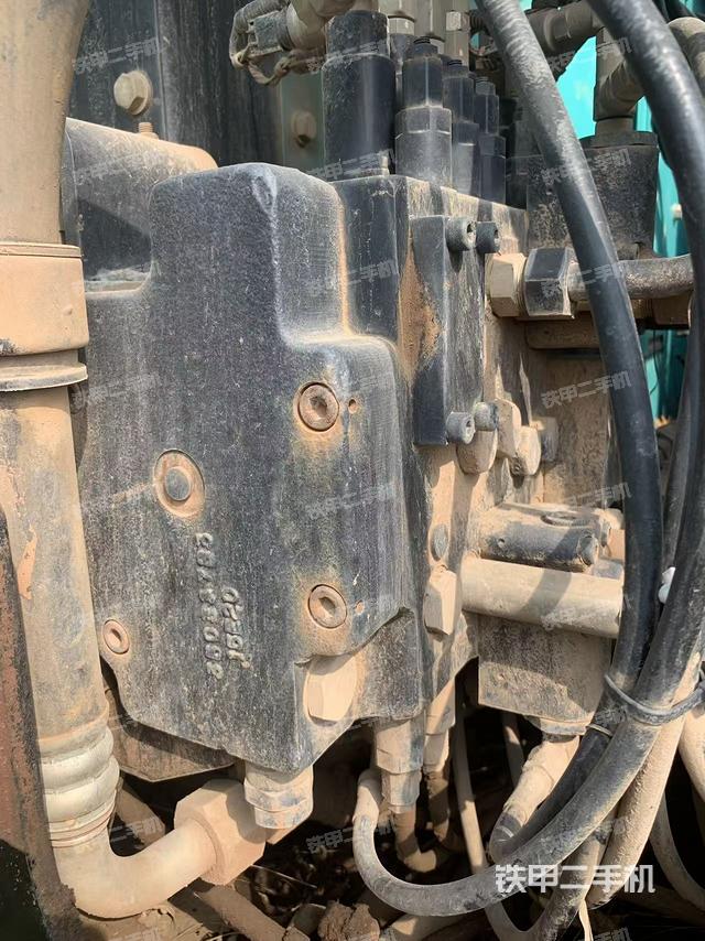 回轉馬達和主控閥（整機外觀）