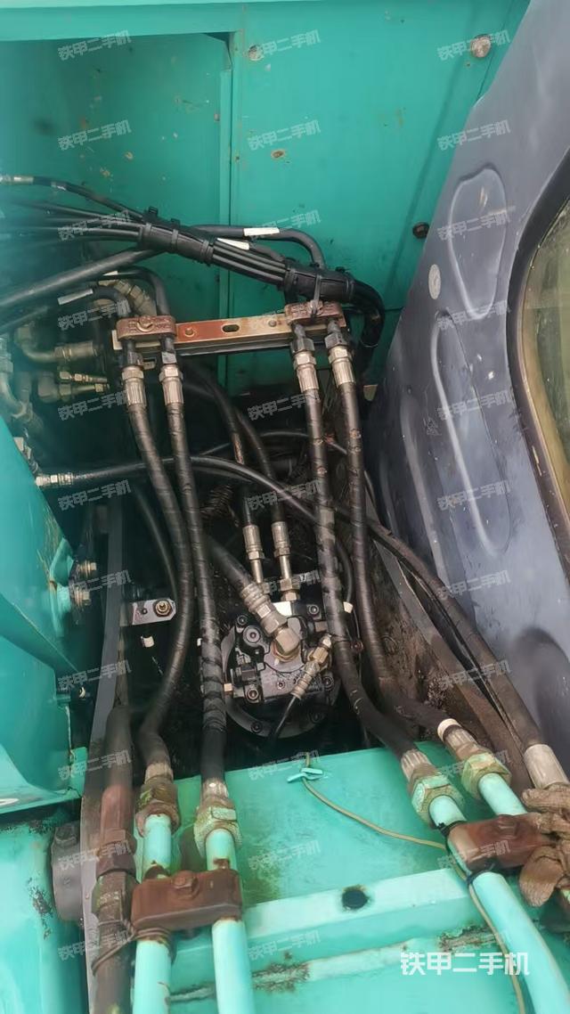 液壓泵艙室正面整體（整機(jī)外觀）