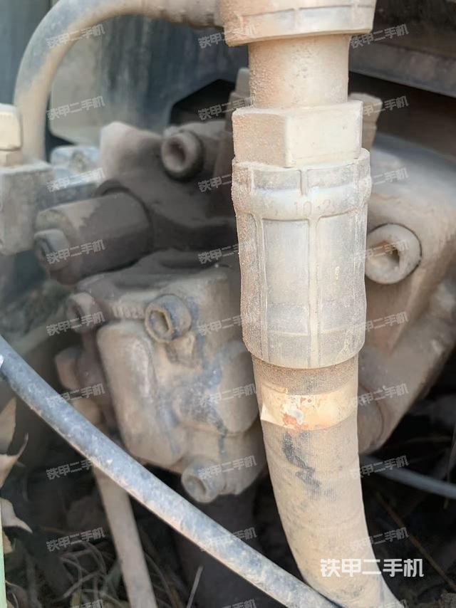 液壓泵艙室正面整體（整機外觀）