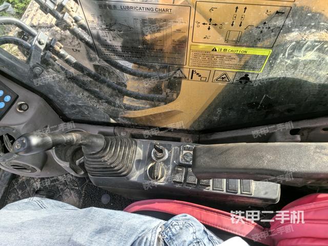 座椅右側(cè)控制臺/鑰匙門/油門/含右手柄（駕駛室部分）