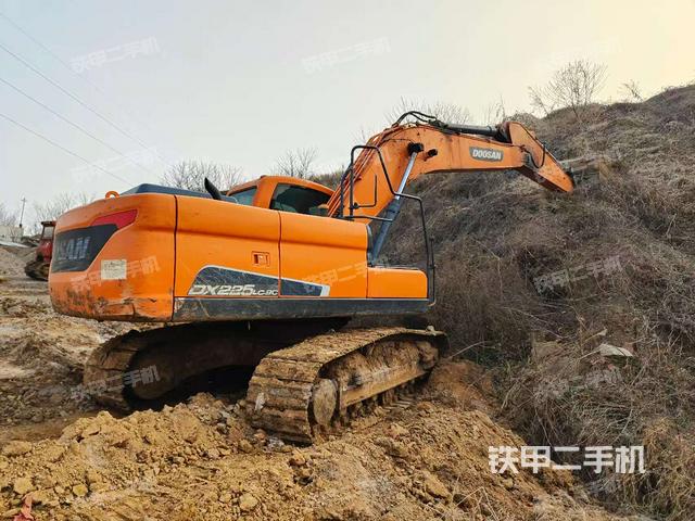 駕駛室整體（整機外觀）