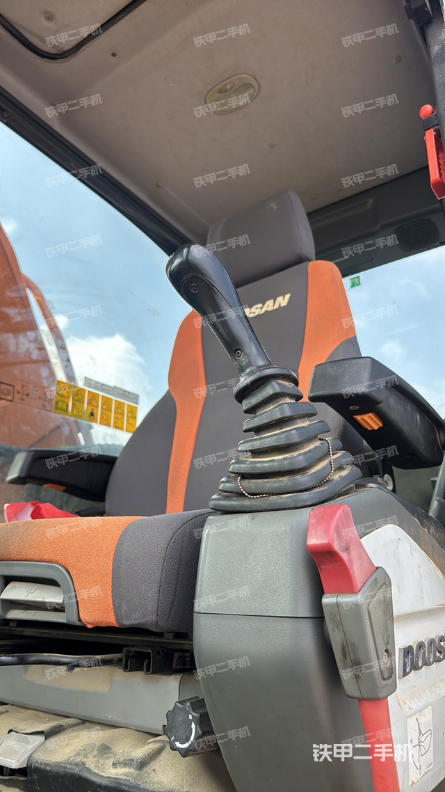 駕駛室整體（整機(jī)外觀）