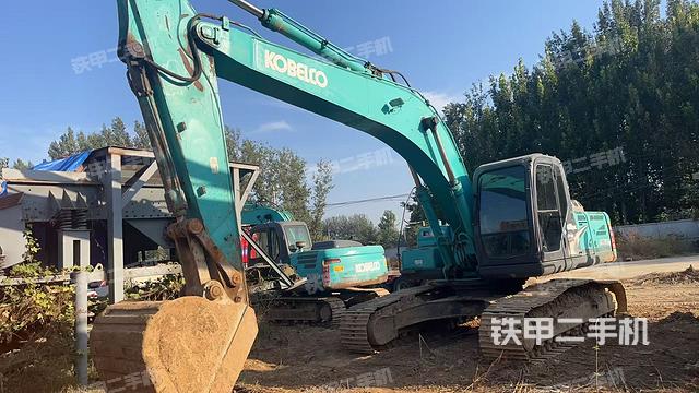 神鋼SK260LC-8挖掘機(jī)