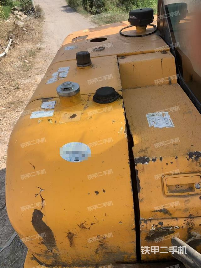 回转马达和主控阀（整机外观）